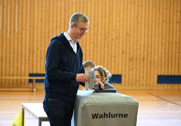CDU lead candidate Stefan Evers casts his ballot in Berlin BERLIN, GERMANY – SEPTEMBER 20: CDU lead candidate Stefan Evers casts his ballot at a polling station in Berlin, Germany, on September 20, 2026. The Berlin House of Representatives election takes place on September 20, 2026. Volodymyr Sindieiev Anadolu Berlin Germany. Editorial use only. Please get in touch for any other usage.  Copyright: x2026xAnadoluxVolodymyrxSindieievx