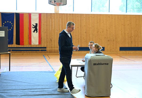 CDU lead candidate Stefan Evers casts his ballot in Berlin BERLIN, GERMANY – SEPTEMBER 20: CDU lead candidate Stefan Evers casts his ballot at a polling station in Berlin, Germany, on September 20, 2026. The Berlin House of Representatives election takes place on September 20, 2026. Volodymyr Sindieiev Anadolu Berlin Germany. Editorial use only. Please get in touch for any other usage.  Copyright: x2026xAnadoluxVolodymyrxSindieievx