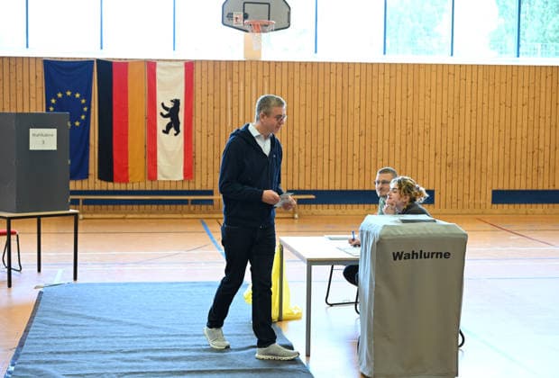 CDU lead candidate Stefan Evers casts his ballot in Berlin BERLIN, GERMANY – SEPTEMBER 20: CDU lead candidate Stefan Evers casts his ballot at a polling station in Berlin, Germany, on September 20, 2026. The Berlin House of Representatives election takes place on September 20, 2026. Volodymyr Sindieiev Anadolu Berlin Germany. Editorial use only. Please get in touch for any other usage.  Copyright: x2026xAnadoluxVolodymyrxSindieievx