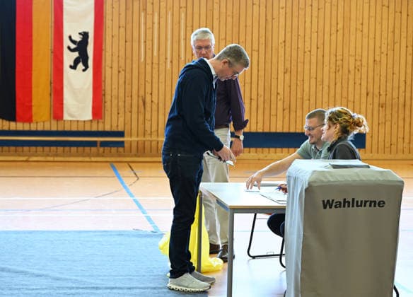 CDU lead candidate Stefan Evers casts his ballot in Berlin BERLIN, GERMANY – SEPTEMBER 20: CDU lead candidate Stefan Evers casts his ballot at a polling station in Berlin, Germany, on September 20, 2026. The Berlin House of Representatives election takes place on September 20, 2026. Volodymyr Sindieiev Anadolu Berlin Germany. Editorial use only. Please get in touch for any other usage.  Copyright: x2026xAnadoluxVolodymyrxSindieievx