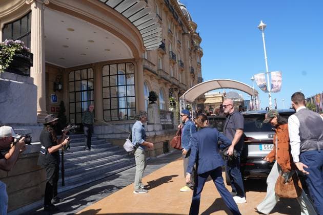 Brad Pitt Arrives in San Sebastián to Participate in the Film Festival Actor Brad Pitt arrives at the Hotel María Cristina to participate in the San Sebastián Film Festival on September 20, 2026, in San Sebastián, Guipúzcoa, Basque Country, Spain. Pitt returns to the Festival to present, out of competition, *Heart of the Beast*, directed by David Ayer, an adventure thriller in which he plays a retired Special Forces officer stranded in Alaska alongside his former combat dog SEPTEMBER 20, 2026 San Sebastián, Guipúzcoa, Basque Country San Sebastián, Guipúzcoa, Basque Country Spain Copyright: xUnanuex 7787820