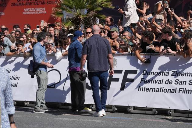 Brad Pitt Arrives in San Sebastián to Participate in the Film Festival Actor Brad Pitt arrives at the Hotel María Cristina to participate in the San Sebastián Film Festival on September 20, 2026, in San Sebastián, Guipúzcoa, Basque Country, Spain. Pitt returns to the Festival to present, out of competition, *Heart of the Beast*, directed by David Ayer, an adventure thriller in which he plays a retired Special Forces officer stranded in Alaska alongside his former combat dog SEPTEMBER 20, 2026 San Sebastián, Guipúzcoa, Basque Country San Sebastián, Guipúzcoa, Basque Country Spain Copyright: xUnanuex 7787827