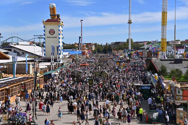 Crowds at lunchtime, visitors, a rush of visitors on the first Oktoberfest weekend on September 20, 2026, during the 191st Oktoberfest, held from September 19 to October 4, 2026, at the Theresienwiese in Munich