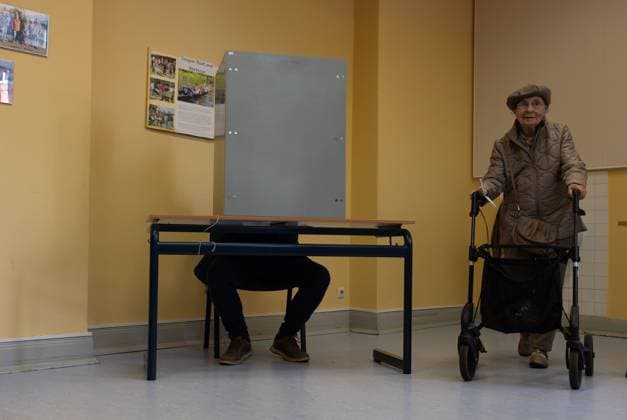 September 20, 2026, Schwerin, Germany: SCHWERIN, GERMANY, SEPTEMBER 20, 2026: Mecklenburg-Vorpommern Minister-President Manuela Schwesig of the Social Democratic Party (SPD) arrives with her husband, Stefan Schwesig, to cast her ballot at a polling station in Schwerin during the Mecklenburg-Vorpommern state election. Voters across the state are electing members of the regional parliament on Sunday. Schwerin Germany  - ZUMAq101 20260920_zna_q101_033 Copyright: xSomayaxAbdelrahmanx