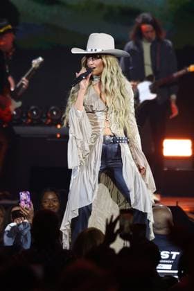 Lainey Wilson inside for iHeartRadio Music Festival Presented by Capital One 2026 - SAT, T-Mobile Arena, Las Vegas, NV, September 19, 2026. Photo By: JA Everett Collection iHeartRadio Music Festival Presented by Capital One 2026 - SAT PUBLICATIONXNOTxINxCANxCHNxFRAxITAxJPNxNORxPOLxRUSxESPxUKxUSA