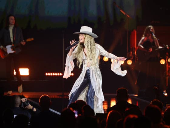 Country singer Lainey Wilson performs on stage during the iHeartRadio Music Festival Concerts at T-Mobile Arena in Las Vegas, Nevada on Saturday, September 19, 2026.  LAV20260919042 JAMESxATOA