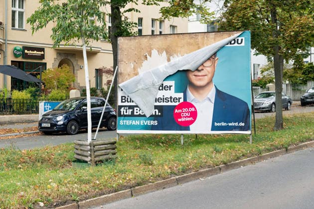 Berlin, September 20, 2026—Today, Sunday, elections are being held for the 20th Berlin House of Representatives and the district councils. A vandalized campaign poster featuring Stefan Evers of the CDU.