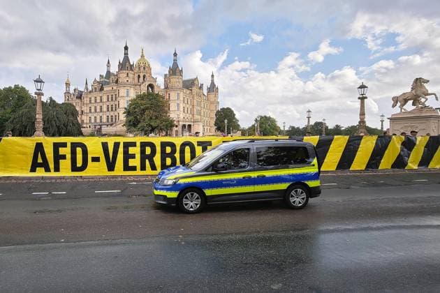 Schwerin, Mecklenburg-Western Pomerania, Germany, September 20, 2026 2026 State Election in Mecklenburg-Western Pomerania: Demonstration calling for a ban on the AfD in front of the Mecklenburg-Western Pomerania State Parliament at Schwerin Castle Copyright: xdtsxNachrichtenagenturx dts_135348
