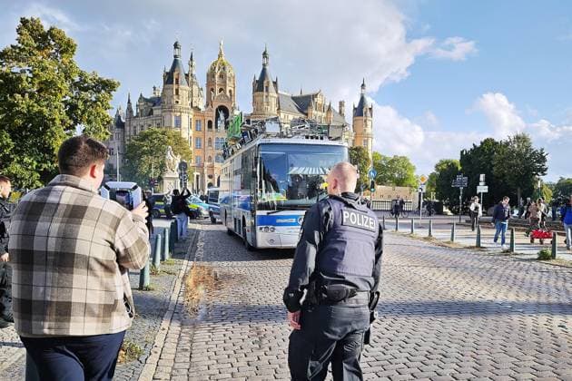 Schwerin, Mecklenburg-Western Pomerania, Germany, September 20, 2026: 2026 State Election in Mecklenburg-Western Pomerania; demonstration calling for a ban on the AfD in front of the Mecklenburg-Western Pomerania State Parliament at Schwerin Castle Copyright: xdtsxNachrichtenagenturx dts_135354