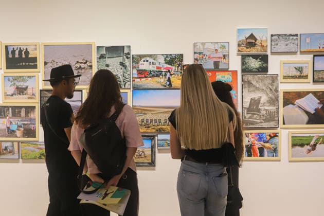 September 20, 2026, Surabaya, East Java, Indonesia: Visitors observe contemporary artworks at the ArtSubs 2026 exhibition at Balai Pemuda, Surabaya, East Java, Indonesia, on September 20, 2026. Titled border, threshold, beyond, the art exhibition features 500 works by 113 artists from across Indonesia, serving as a response to the public s need for a space of contemplation, reflection, and entertainment. Surabaya Indonesia - ZUMAp290 20260920_zip_p290_007 Copyright: xRendyxAgungxPrakosox