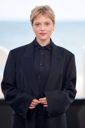 Jella Haase at the photo call for the movie *Krux* at the 74th San Sebastián International Film Festival (Festival Internacional de Cine de San Sebastián) on the Kursaal Terrace in San Sebastián, September 20, 2026 Foto:xC.xNiehausx xFuturexImagex krux_6820