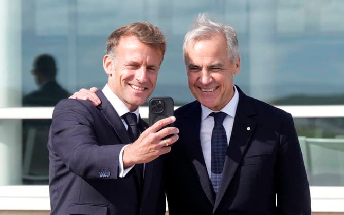 September 20, 2026, Saint-Pierre, France: French President Emmanuel Macron, left, takes a selfie with Prime Minister Mark Carney after delivering remarks in Saint-Pierre, Saint-Pierre-et-Miquelon, a French territory 20 kilometres off the southern coast of Newfoundland, on Sunday, Sept.20, 2026. Saint-Pierre France - ZUMAc35_ 20260920_zaf_c35_071 Copyright: xAdrianxWyldx