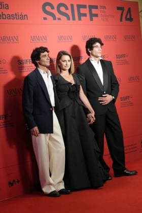 Red Carpet for *La bola negra* by Los Javis at the San Sebastián Film Festival I D Director and screenwriter Javier Ambrossi, actress Penélope Cruz, and director and screenwriter Javier Calvo on the red carpet for *La bola negra*, at the Victoria Eugenia Theater, on September 20, 2026, in San Sebastián, Guipúzcoa, Basque Country, Spain. *La bola negra* adapts and expands upon an unfinished play by Federico García Lorca. It tells three stories of men from different eras, connected by sexuality, desire, pain, and legacy. The film opens in Spanish theaters on September 25 and has been selected by the Spanish Film Academy to represent Spain at the upcoming Academy Awards. SEPTEMBER 20, 2026, San Sebastián, Guipúzcoa, Basque Country, Spain. San Copyright: xUnanuex 7788963