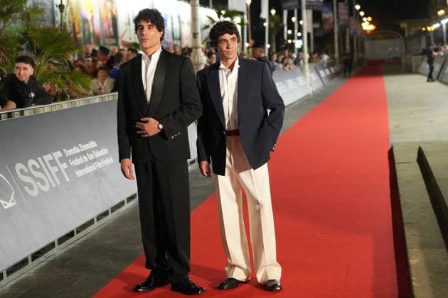 Red Carpet for *La bola negra* by Los Javis at the San Sebastián Film Festival Directors and screenwriters Javier Ambrossi and Javier Calvo during the red carpet event for *La bola negra* at the Victoria Eugenia Theater on September 20, 2026, in San Sebastián, Guipúzcoa, Basque Country, Spain. La bola negra adapts and expands upon an unfinished play by Federico García Lorca. It tells three stories of men from different eras, connected by sexuality, desire, pain, and legacy. The film opens in Spanish theaters on September 25 and has been selected by the Spanish Film Academy to represent Spain at the upcoming Academy Awards. SEPTEMBER 20, 2026 San Sebastián, Guipúzcoa, Basque Country, Spain San Sebastián, Guipúzcoa, Country V, Spain Copyright: xUnanuex 7789007