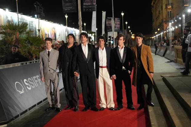 Red carpet for *La bola negra* by Los Javis at the San Sebastián Film Festival. Actors Miguel Bernardeau and Carlos González; directors and screenwriters Javier Calvo and Javier Ambrossi; singer Guitarricadelafuente; and actor Milo Quifes on the red carpet for *La bola negra*, at the Victoria Eugenia Theater on September 20, 2026, in San Sebastián, Guipúzcoa, Basque Country, Spain. La bola negra adapts and expands upon an unfinished play by Federico García Lorca. It tells three stories of men from different eras, connected by sexuality, desire, pain, and heritage. The film premieres in Spanish theaters on September 25 and has been selected by the Spanish Film Academy to represent Spain at the upcoming Academy Awards. SEPTEMBER 20, 2026 S Copyright: xUnanuex 7789011