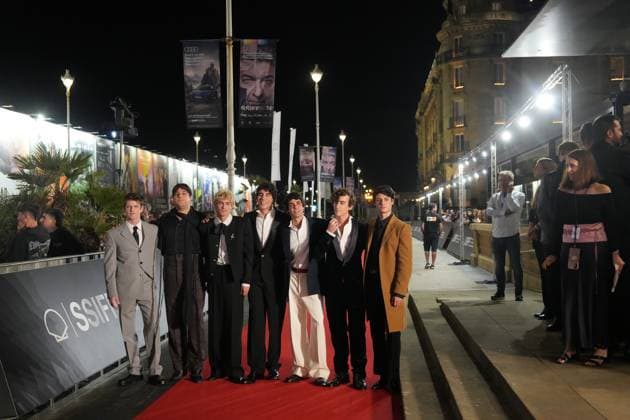Red carpet for *La bola negra* by Los Javis at the San Sebastián Film Festival. Actors Miguel Bernardeau and Carlos González; directors and screenwriters Javier Calvo and Javier Ambrossi; singer Guitarricadelafuente; and actor Milo Quifes during the red carpet event for *La bola negra*, at the Victoria Eugenia Theater, on September 20, 2026, in San Sebastián, Guipúzcoa, Basque Country, Spain. La bola negra adapts and expands upon an unfinished play by Federico García Lorca. It tells three stories of men from different eras, connected by sexuality, desire, pain, and legacy. The film premieres in Spanish theaters on September 25 and has been selected by the Spanish Film Academy to represent Spain at the upcoming Academy Awards. SEPTEMBER 2 Copyright: xUnanuex 7789013