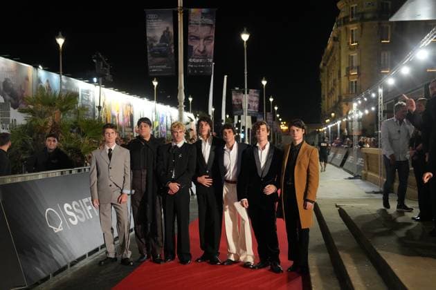 Red carpet for *La bola negra* by Los Javis at the San Sebastián Film Festival. Actors Miguel Bernardeau and Carlos González; directors and screenwriters Javier Calvo and Javier Ambrossi; singer Guitarricadelafuente; and actor Milo Quifes during the red carpet event for *La bola negra*, at the Victoria Eugenia Theater, on September 20, 2026, in San Sebastián, Guipúzcoa, Basque Country, Spain. La bola negra adapts and expands upon an unfinished play by Federico García Lorca. It tells three stories of men from different eras, connected by sexuality, desire, pain, and legacy. The film premieres in Spanish theaters on September 25 and has been selected by the Spanish Film Academy to represent Spain at the upcoming Academy Awards. SEPTEMBER 2 Copyright: xUnanuex 7789014