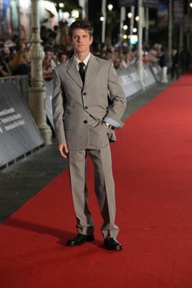 Red carpet for *La bola negra* by Los Javis at the San Sebastián Film Festival Actor Miguel Bernadeau on the red carpet for *La bola negra* at the Victoria Eugenia Theater on September 20, 2026, in San Sebastián, Guipúzcoa, Basque Country, Spain. La bola negra adapts and expands upon an unfinished play by Federico García Lorca. It tells three stories of men from different eras, connected by sexuality, desire, pain, and legacy. The film opens in Spanish theaters on September 25 and has been selected by the Spanish Film Academy to represent Spain at the upcoming Academy Awards. SEPTEMBER 20, 2026 San Sebastián, Guipúzcoa, Basque Country, Spain San Sebastián, Guipúzcoa, Country V, Spain Copyright: xUnanuex 7789077