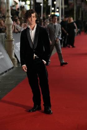 Red carpet for *La bola negra* by Los Javis at the San Sebastián Film Festival Singer Guitarricadelafuente on the red carpet for *La bola negra* at the Victoria Eugenia Theater on September 20, 2026, in San Sebastián, Guipúzcoa, Basque Country, Spain. La bola negra adapts and expands upon an unfinished play by Federico García Lorca. It tells three stories of men from different eras, connected by sexuality, desire, pain, and legacy. The film opens in Spanish theaters on September 25 and has been selected by the Spanish Film Academy to represent Spain at the upcoming Academy Awards. SEPTEMBER 20, 2026 San Sebastián, Guipúzcoa, Basque Country, Spain San Sebastián, Guipúzcoa, Country V, Spain Copyright: xUnanuex 7789083