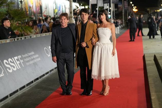 Red carpet for *La bola negra* by Los Javis at the San Sebastián Film Festival. Actors Antonio de la Torre, Martín Milo Quifes, and Natalia de Molina on the red carpet for *La bola negra* at the Victoria Eugenia Theater on September 20, 2026, in San Sebastián, Guipúzcoa, Basque Country, Spain. La bola negra adapts and expands upon an unfinished play by Federico García Lorca. It tells three stories of men from different eras, connected by sexuality, desire, pain, and legacy. The film opens in Spanish theaters on September 25 and has been selected by the Spanish Film Academy to represent Spain at the upcoming Academy Awards. SEPTEMBER 20, 2026 San Sebastián, Guipúzcoa, Basque Country, Spain San Sebastián, Guipúzcoa, Country V, Spain Copyright: xUnanuex 7789106