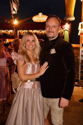 Jennifer Knaeble and her husband Felix Moese during the 2026 Oktoberfest in front of the Almauftrieb at Theresienwiese on September 20, 2026, in Munich, Germany; Oktoberfest: the Almauftrieb at Theresienwiese in Munich, Germany