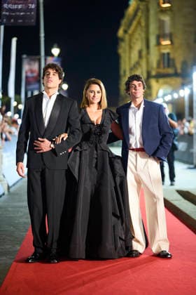 74th San Sebastian International Film Festival: La Bola Negra Red Carpet Javier Calvo, Penelope Cruz, Javier Ambrossi attended La Bola Negra Red Carpet during 74th San Sebastian International Film Festival at Victoria Eugenia Theatre on September 20, 2026 in Donostia San Sebastian, Spain Photo by IMAGO MPG Donostia San Sebastian Victoria Eugenia Theatre Euskadi Spain  Copyright: xMPGx