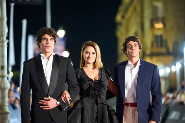 74th San Sebastian International Film Festival: La Bola Negra Red Carpet Javier Calvo, Penelope Cruz, Javier Ambrossi attended La Bola Negra Red Carpet during 74th San Sebastian International Film Festival at Victoria Eugenia Theatre on September 20, 2026 in Donostia San Sebastian, Spain Photo by IMAGO MPG Donostia San Sebastian Victoria Eugenia Theatre Euskadi Spain  Copyright: xMPGx