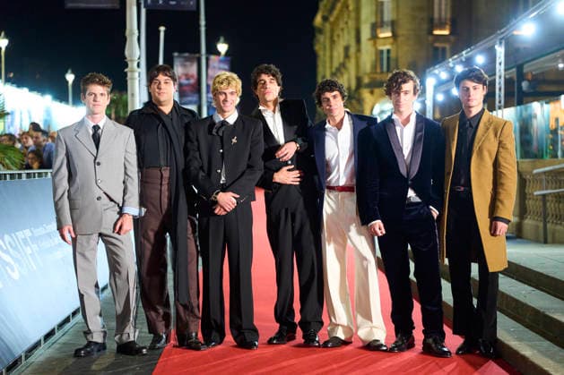 74th San Sebastian International Film Festival: La Bola Negra Red Carpet Miguel Bernardeau, Carlos Gonzalez, Javier Calvo, Javier Ambrossi, Guitarricadelafuente (Ãlvaro Lafuente Calvo), Milo Quifes attended La Bola Negra Red Carpet during 74th San Sebastian International Film Festival at Victoria Eugenia Theatre on September 20, 2026 in Donostia San Sebastian, Spain Photo by IMAGO MPG Donostia San Sebastian Victoria Eugenia Theatre Euskadi Spain  Copyright: xMPGx
