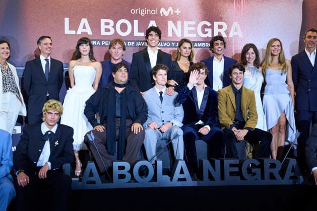 74th San Sebastian International Film Festival: La Bola Negra Red Carpet Penelpe Cruz, Natalia de Molina, Lola Duenas, Miguel Bernardeau, Carlos Gonzalez, Javier Calvo, Javier Ambrossi, Guitarricadelafuente (Ãlvaro Lafuente Calvo), Milo Quifes attended La Bola Negra Red Carpet during 74th San Sebastian International Film Festival at Victoria Eugenia Theatre on September 20, 2026 in Donostia San Sebastian, Spain Photo by IMAGO MPG Donostia San Sebastian Victoria Eugenia Theatre Euskadi Spain Copyright: xMPGx