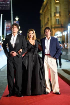 San Sebastian - La Bola Negra Screening Javier Calvo, Penelope Cruz, Javier Ambrossi attended La Bola Negra Red Carpet during 74th San Sebastian International Film Festival at Victoria Eugenia Theatre on September 20, 2026 in Donostia San Sebastian, Spain Photo by ABACAPRESS.COM San Sebastian Euskadi Spain  Copyright: xABACAx