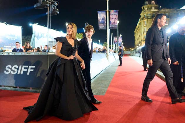 San Sebastian - La Bola Negra Screening Penelope Cruz, Guitarricadelafuente (Álvaro Lafuente Calvo) attended La Bola Negra Red Carpet during 74th San Sebastian International Film Festival at Victoria Eugenia Theatre on September 20, 2026 in Donostia San Sebastian, Spain Photo by ABACAPRESS.COM San Sebastian Euskadi Spain  Copyright: xABACAx