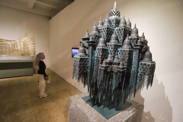 September 20, 2026, Surabaya, East Java, Indonesia: Visitors observe contemporary artworks at the ArtSubs 2026 exhibition at Balai Pemuda, Surabaya, East Java, Indonesia, on September 20, 2026. Titled border, threshold, beyond, the art exhibition features 500 works by 113 artists from across Indonesia, serving as a response to the public s need for a space of contemplation, reflection, and entertainment. Surabaya Indonesia - ZUMAp290 20260920_zip_p290_023 Copyright: xRendyxAgungxPrakosox