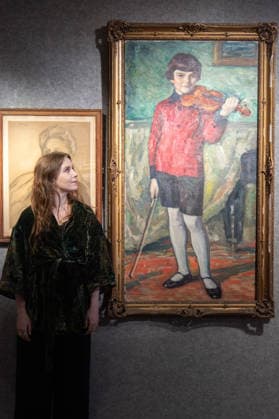 Bonhams 19th Century and British Impressionist Art Sale Photocall at Bonhams, London, UK - 21 September 2026 A staff member views Portrait of Walter Lob with violin by Leonid Osipovich Pasternak (est. Â£40k - Â£60k) which is to go on auction at Bonhams 19th Century and British Impressionist Art Sale on 23rd September 2026 at Bonhams in London, England, UK on Monday 21 September, 2026., Credit:Justin Ng Avalon UK, England, London, Bonhams  Copyright: xJustinxNgx xAvalonx 1137029921