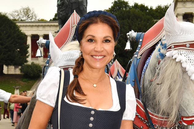 Karen Webb upon her arrival at the Damenwiesn on September 21, 2026, during Oktoberfest in Munich Karen Webb arrives at the Damenwiesn event on September 21, 2026 at the Oktoberfest in Munich, Germany Damenwiesn at the 2026 Oktoberfest in Munich