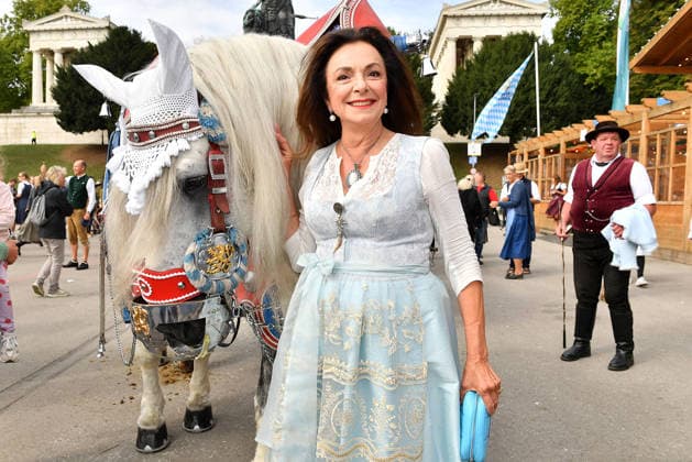 Uschi Daemmrich von Luttitz arrives at the Damenwiesn event on September 21, 2026, at the Oktoberfest in Munich, Germany Damenwiesn event at the Oktoberfest in Munich, Germany
