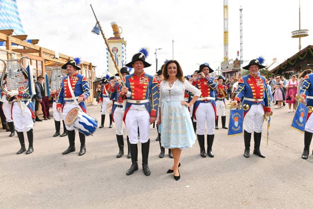 Uschi Daemmrich von Luttitz arrives at the Damenwiesn event on September 21, 2026, at the Oktoberfest in Munich, Germany Damenwiesn event at the Oktoberfest in Munich, Germany
