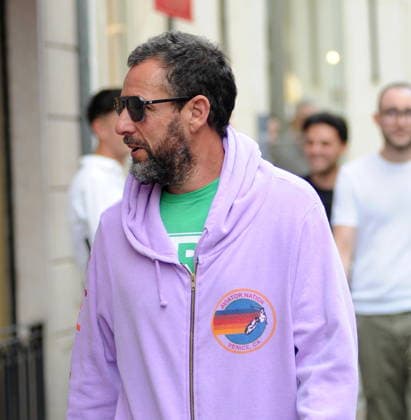 RECORD DATE NOT STATED IPA88808765 - Milan, photo by Mimmo Carriero—After stopping by Bacaro, a restaurant on Via Montenapoleone, Adam Sandler strolls through the streets of downtown. He is recognized immediately, and people ask him for photos and autographs, which he grants without hesitation. His wife Jackie follows him at a distance so as not to be recognized or photographed, and after entering the hotel—thinking no one is watching—they let themselves go, kissing and embracing before heading up to their room.  Copyright: xx xx IPA88808765