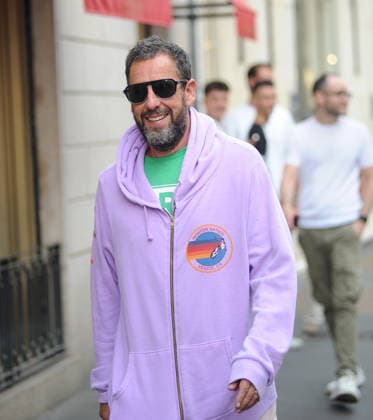 RECORD DATE NOT STATED IPA88808766 - Milan, photo by Mimmo Carriero—After stopping by Bacaro, a restaurant on Via Montenapoleone, Adam Sandler strolls through the streets of downtown. He is recognized immediately, and people ask him for photos and autographs, which he grants without hesitation. His wife Jackie follows him at a distance so as not to be recognized or photographed, and after entering the hotel—thinking no one is watching—they let themselves go, kissing and embracing before heading up to their room.  Copyright: xx xx IPA88808766