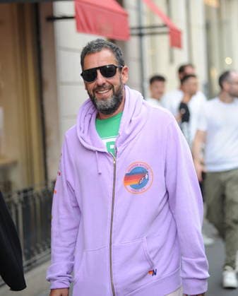 RECORD DATE NOT STATED IPA88808768 - Milan, photo by Mimmo Carriero—After stopping by Bacaro, a restaurant on Via Montenapoleone, Adam Sandler strolls through the streets of downtown. He is recognized immediately, and people ask him for photos and autographs, which he grants without hesitation. His wife Jackie follows him at a distance so as not to be recognized or photographed, and after entering the hotel—thinking no one is watching—they let themselves go, kissing and embracing before heading up to their room.  Copyright: xx xx IPA88808768