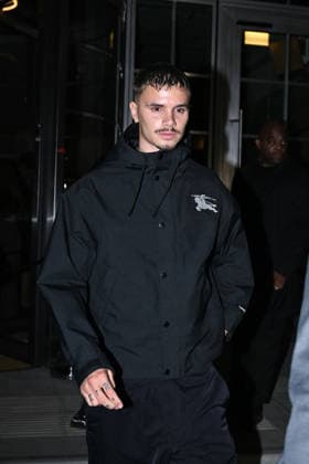 Romeo Beckham at the Burberry Spring Summer 2027 Ready-to-Wear Collection show during London Fashion Week (LFW) on September 21, 2026. Gedeon Taieb, Bestimage. Celebrities at the Burberry Spring Summer 2027 Ready-to-Wear Collection show during London Fashion Week (LFW) on September 21, 2026, London, United Kingdom  Copyright: xGedeonxTaiebx xBestimagexGedeonxTaiebx xBestimagex