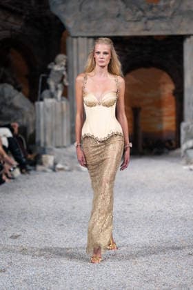 LFW - Aadnevik Runway A model walks the runway at the Aadnevik Catwalk Show 2026 on September 21, 2026 in London, UK. Photo by LounisPhotography ABACAPRESS.COM London United Kingdom  Copyright: xLounisPhotography ABACAx