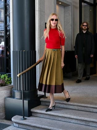 IPA88829527 - Milan, Milan Fashion Week 2026 Celebrities in the City Leaving Palazzo Parigi Pictured: Uma Thurman  Copyright: xManuelexMangiarottix xManuelexMangiarottix IPA88829527