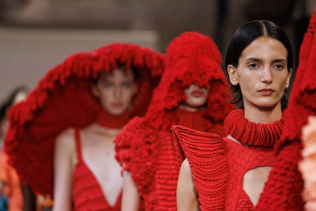 IPA88843143 - Milan, Milan Women™s Fashion Week Spring Summer 2027 - Women™s Fashion, Spring Summer 2027 - J. Salinas fashion show - runway - pictured: Models, finale of the fashion show.  Copyright: xCinziaxCamelax xx IPA88843143