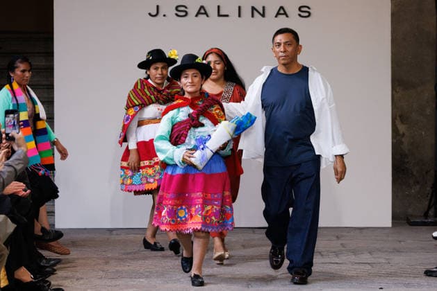 IPA88843160 - Milan, Milan Women™s Fashion Week Spring Summer 2027 - Women™s Fashion, Spring Summer 2027 - J. Salinas fashion show - runway - pictured: J. Salinas with guests.  Copyright: xCinziaxCamelax xx IPA88843160
