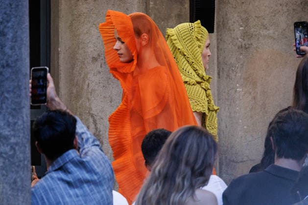 IPA88843153 - Milan, Milan Women™s Fashion Week Spring Summer 2027 - Women™s Fashion, Spring Summer 2027 - J. Salinas fashion show - runway - pictured: Models, finale of the fashion show.  Copyright: xCinziaxCamelax xx IPA88843153