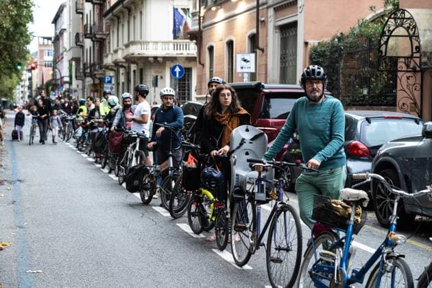 September 23, 2026, Turin, To, Italy: A human bike path to raise awareness about cycling deaths and accidents. Yesterday, Tuesday, September 22, a seven-year-old boy died while cycling to school. Turin, September 23, 2026. Turin Italy  - ZUMAa289 20260923_zia_a289_015 Copyright: xSelenexDanielex xAgfx