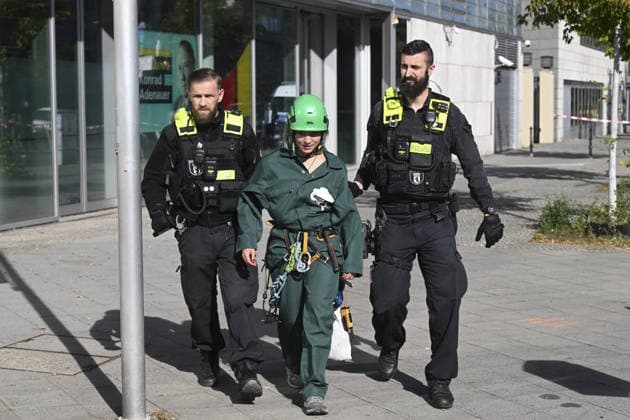 Environmental activists protest at CDU headquarters in Berlin BERLIN, GERMANY - SEPTEMBER 23: Police officers detain a ROBIN WOOD activist outside the Christian Democratic Union (CDU) headquarters during a protest in Berlin, Germany, on September 23, 2026. Police took extensive security measures around the building and detained protesters. The activists climbed the building and displayed banners criticizing the CDU-led federal government over what they described as insufficient action on climate protection and a lack of measures to counter the rise of the Alternative for Germany (AfD). Halil Sagirkaya Anadolu Berlin Germany. Editorial use only. Please get in touch for any other usage.  Copyright: x2026xAnadoluxHalilxSagirkayax