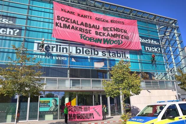Berlin, Germany, September 23, 2026, Konrad Adenauer House: Activists from the environmental organization Robin Wood unfurled a banner reading Take a Clear Stand Against the Right: End Social Cuts, Fight the Climate Crisis from the roof of the CDU headquarters in Berlin. Copyright: xdtsxNachrichtenagenturx dts_136055