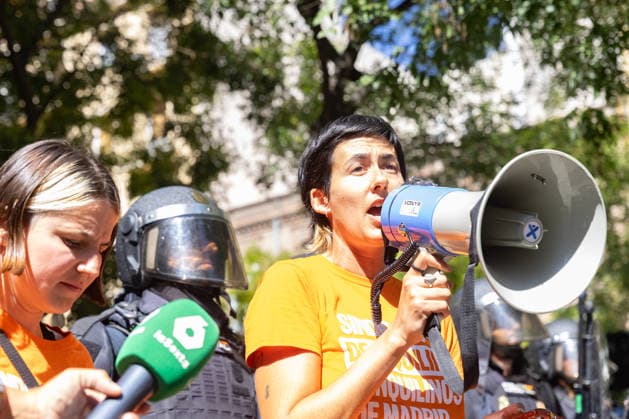 September 23, 2026, Madrid, Madrid, SPAIN: Hundreds of Madrid residents, mobilized by the Tenants Union, are protesting against the eviction of MaricarmenÃ¢â‚¬an 87-year-old woman forced out of the apartment where she had lived for 70 years by a real estate investment fund. She had refused to leave the home for which she had always paid rent. Police used charge tactics against the demonstrators. Madrid SPAIN - ZUMAl221 20260923_zip_l221_007 Copyright: xIgnacioxLopezxIsasmendix