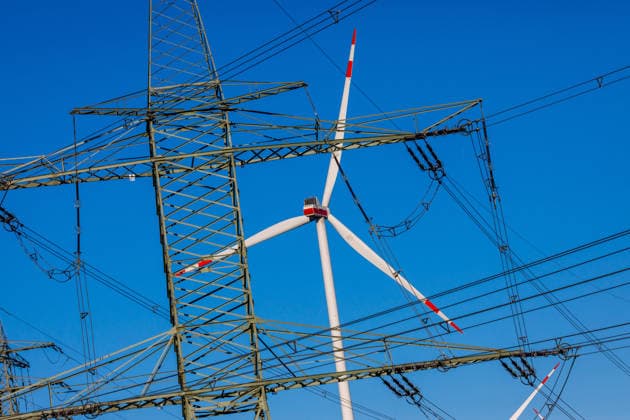 Stock photo: Wind energy, Germany, Brandenburg, Lieskau, September 23, 2026; stock photo: Wind energy, energy transition; wind turbines (WEA) can be seen behind power lines and high-voltage towers near the town of Lieskau in Brandenburg AF_IMG_75084